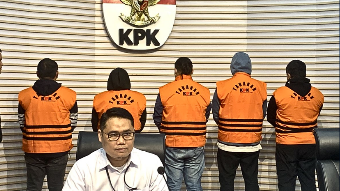 5 tersangka