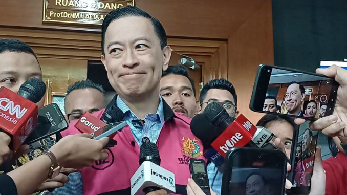 Tom Lembong Ketahuan Bawa Macbook dan iPad ke Rutan