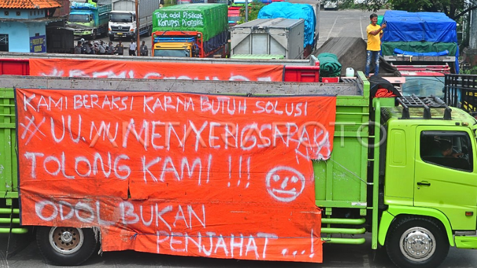 Ribuan Sopir Truk Demo Turun Kejalanan Tolak Aturan ODOL