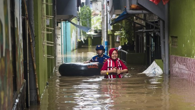 RT di Jakarta Terendam Banjir, Ratusan Warga Mengungsi