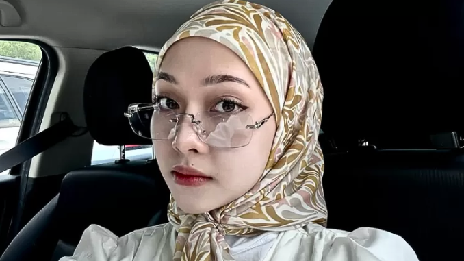 Jule Diduga Selingkuh dengan Suami Sahabat setelah Bercerai