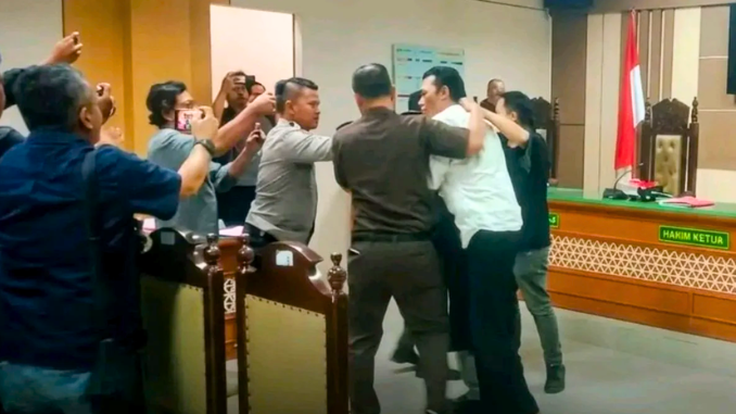 Viral! Terdakwa Pembunuh Keluarga di Indramayu Dibungkam