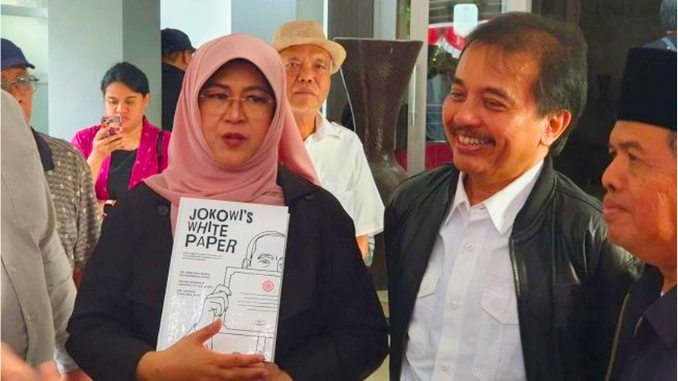 Dokter Tifa dan Roy Suryo