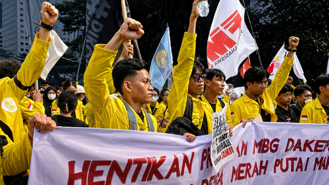 Viral! Aksi Demo Mahasiswa UI di Bundara HI Jakarta