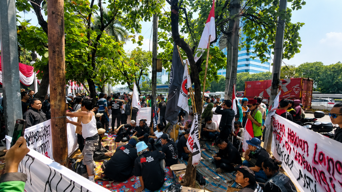 Rombongan Demo