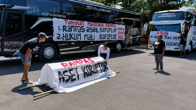 Rombongan Demo