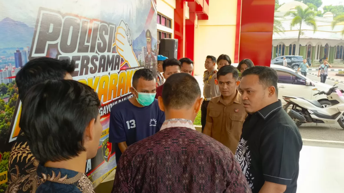 Ayah Aniaya Anak (1)