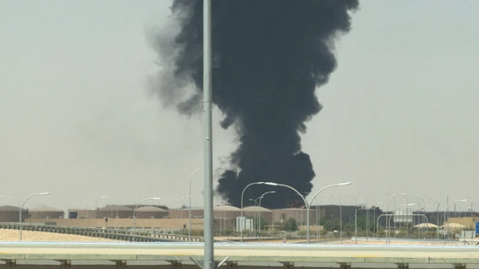 Pemberontak Houthi Serang Bandara Riyadh Arab Saudi